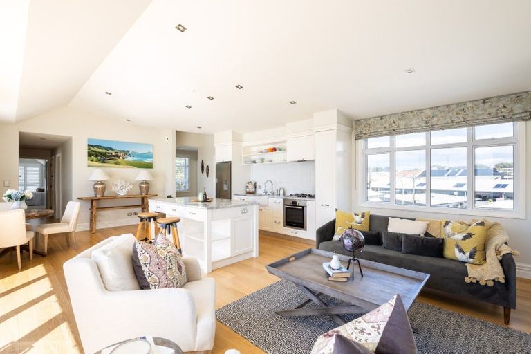 Photo of property in 10 Woolcombe Terrace, New Plymouth, 4310