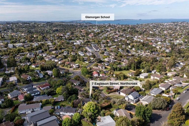 Photo of property in 7 Eagleson Street, Northcross, Auckland, 0632
