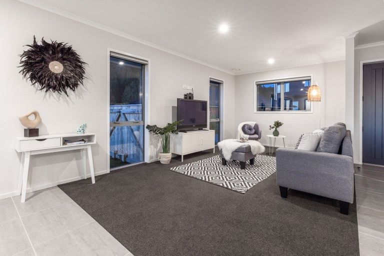 Photo of property in 7 Weatherdeck Close, Whitby, Porirua, 5024