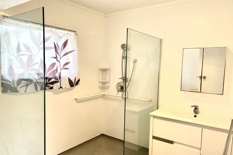 Photo of property in 123 Riverpark Crescent, Henderson, Auckland, 0610