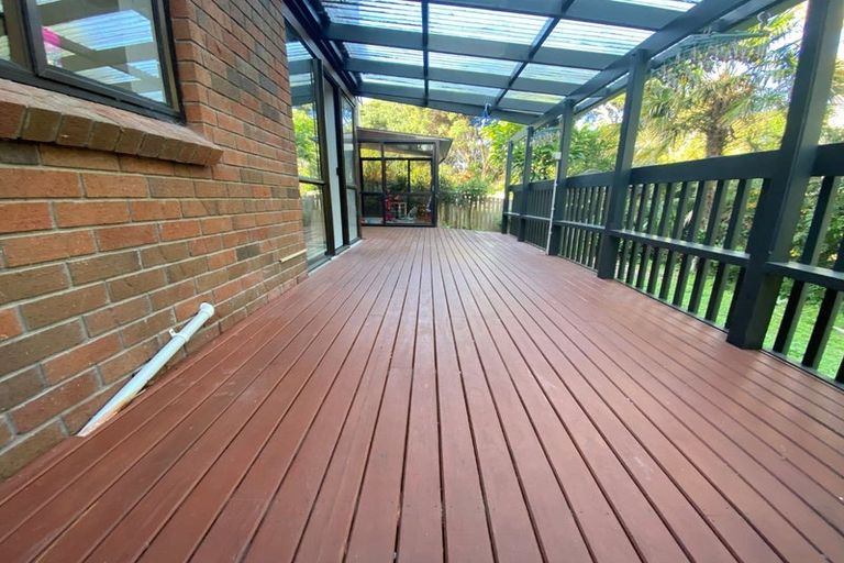 Photo of property in 2/20 Lagoon Way, West Harbour, Auckland, 0618