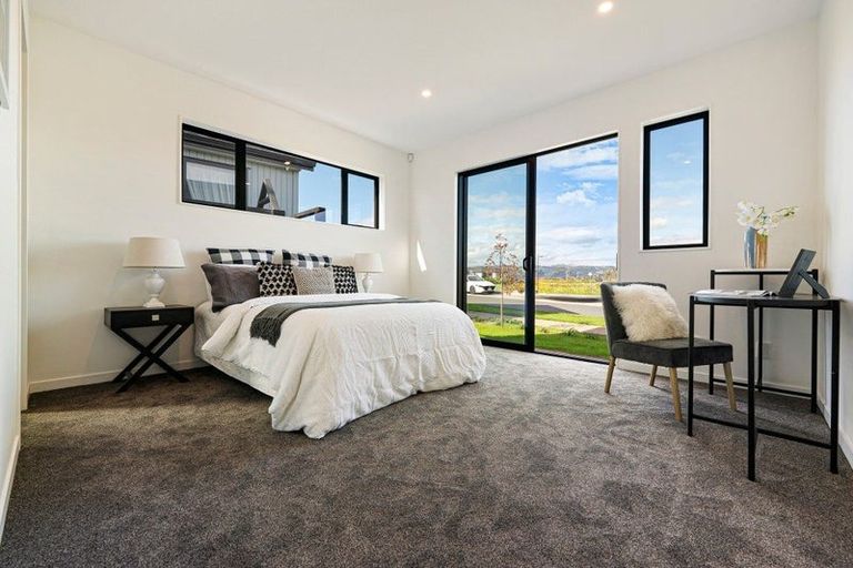 Photo of property in 6 Pineview Drive, Rosehill, Papakura, 2113