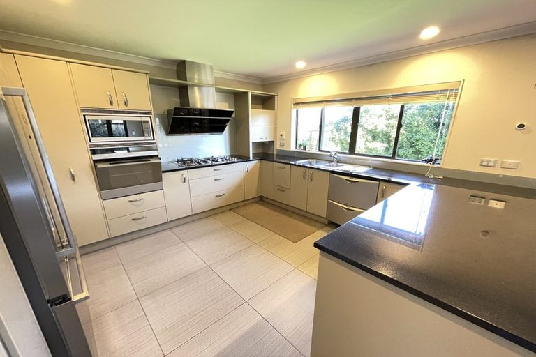 Photo of property in 9 Wye Oak Drive, Schnapper Rock, Auckland, 0632