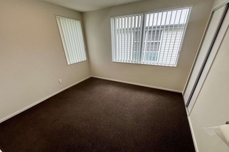 Photo of property in 15 Hakaro Way, Takanini, 2112