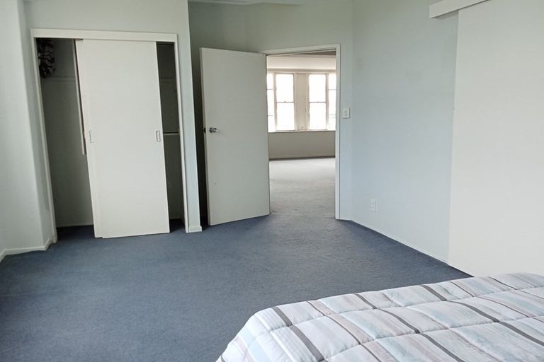 Photo of property in Grandstand Apartments, 37/80 Kent Terrace, Mount Victoria, Wellington, 6011