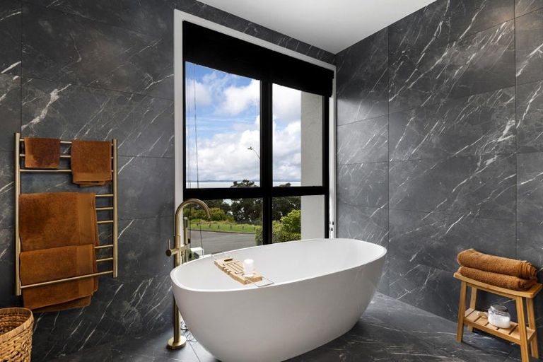 Photo of property in 90 Marine Parade, Mellons Bay, Auckland, 2014