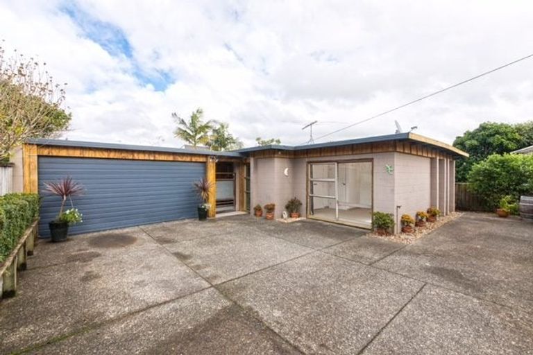 Photo of property in 15 Royal Road, Massey, Auckland, 0614
