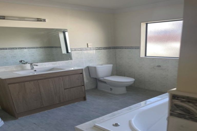 Photo of property in 3 Maidstone Place, Oteha, Auckland, 0632