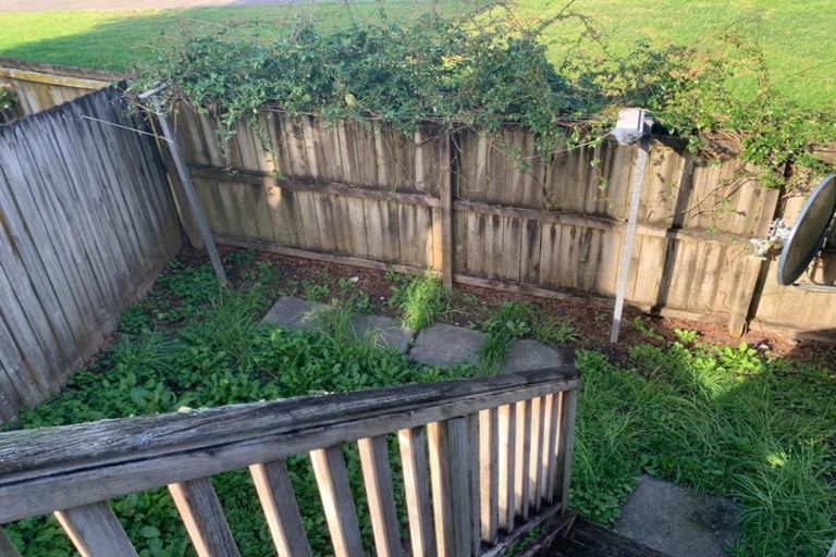 Photo of property in 6/4 John Jennings Drive, Oteha, Auckland, 0632