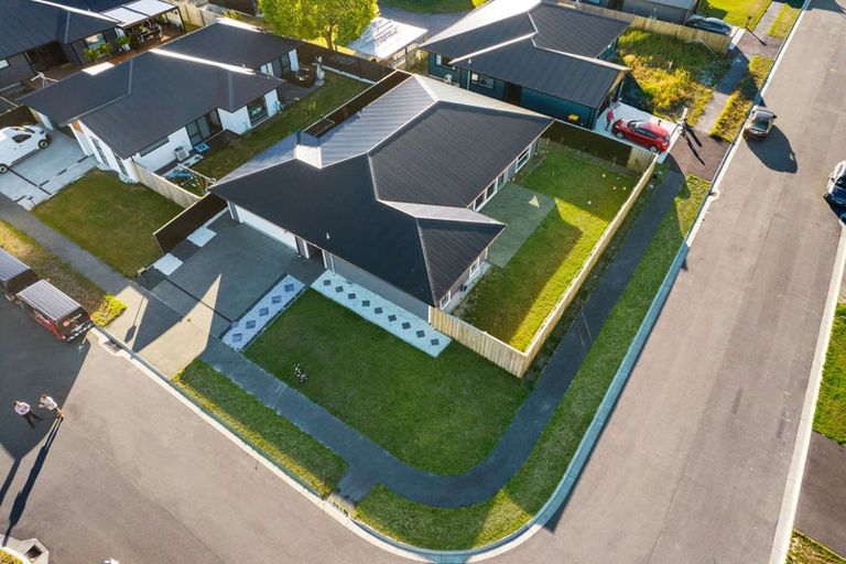 Photo of property in 8 Clonbunny Close, Rolleston, 7614