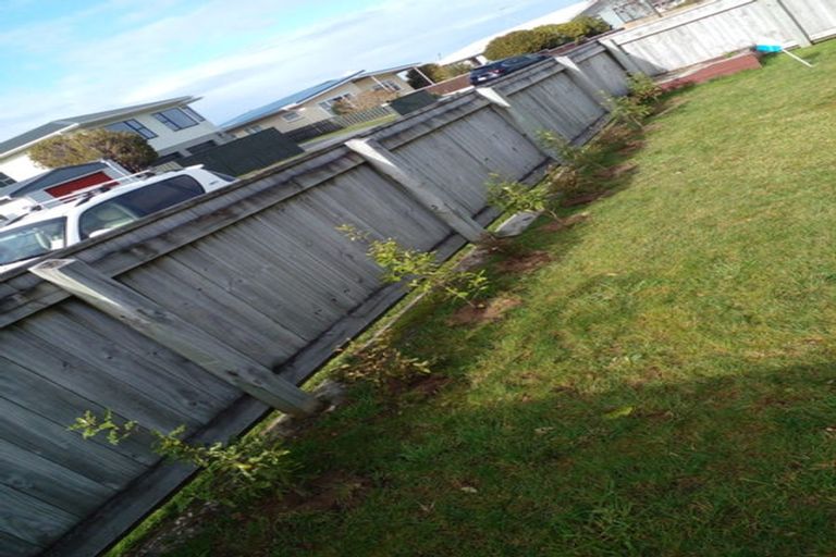 Photo of property in 1/23 Maple Grove, Maungaraki, Lower Hutt, 5010