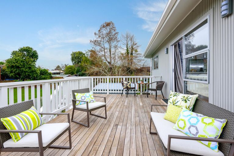 Photo of property in 65 Meadway, Sunnyhills, Auckland, 2010