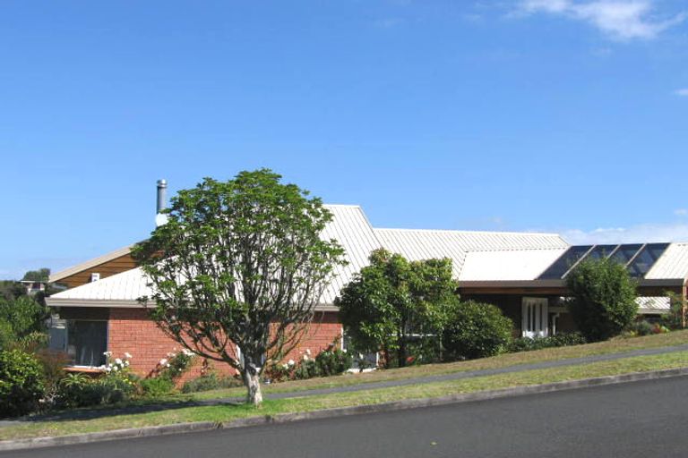 Photo of property in 17 Caversham Drive, Torbay, Auckland, 0630