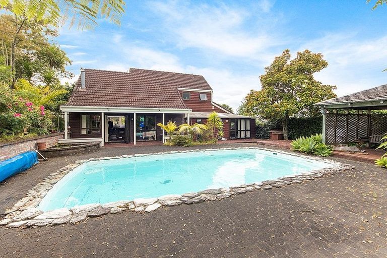 Photo of property in 28 Puawai Place, Northcote, Auckland, 0627