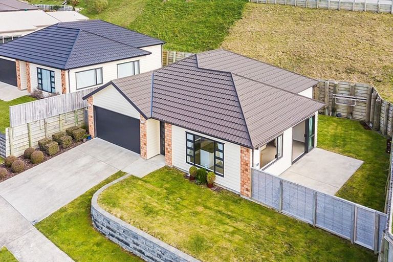 Photo of property in 72 Staithes Drive North, Whitby, Porirua, 5024