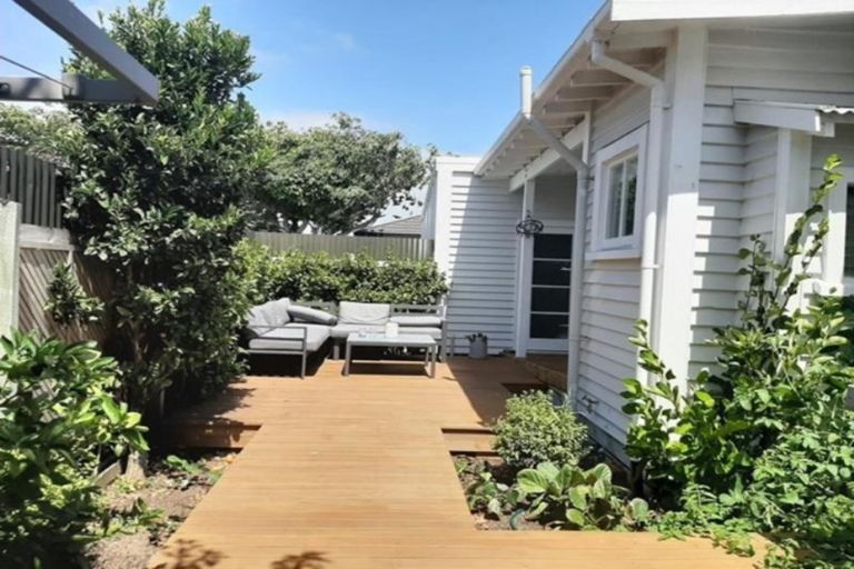 Photo of property in 211 Coronation Avenue, Welbourn, New Plymouth, 4310