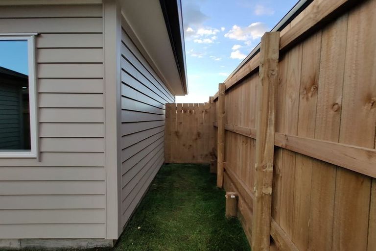 Photo of property in 23 Kapowai Boulevard, Takanini, 2112