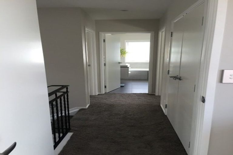 Photo of property in 28 Oakwood Grove, Eastern Beach, Auckland, 2012