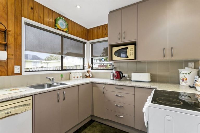 Photo of property in 1/8 Dalmatia Place, Henderson, Auckland, 0612