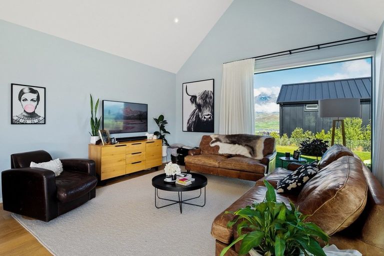 Photo of property in 32 Falconer Rise, Jacks Point, Queenstown, 9371