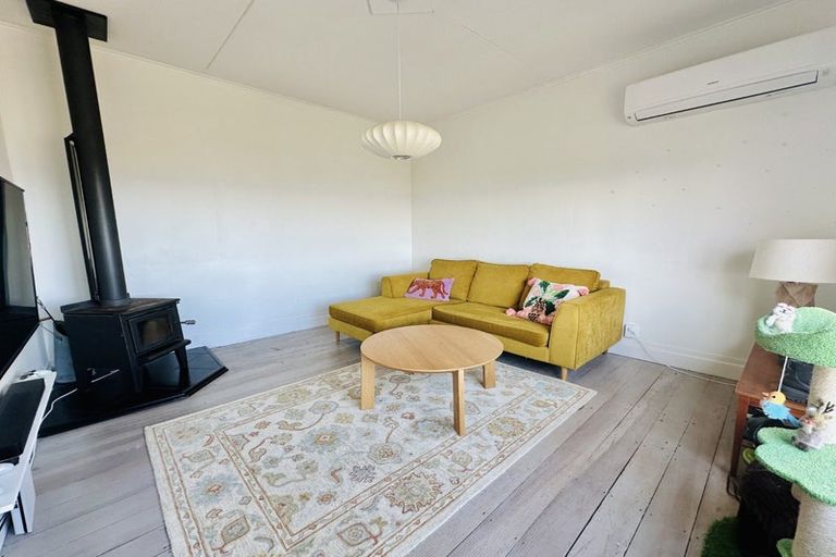 Photo of property in 438 The Esplanade, Island Bay, Wellington, 6023