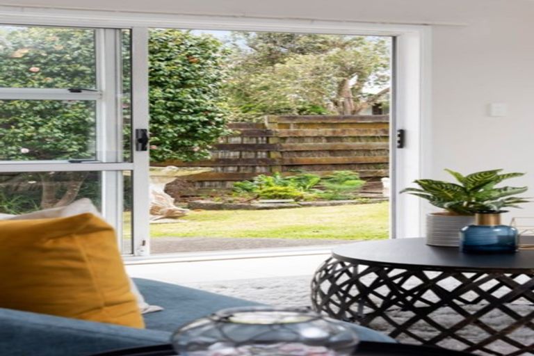 Photo of property in 2/24 Highland Park Drive, Highland Park, Auckland, 2010