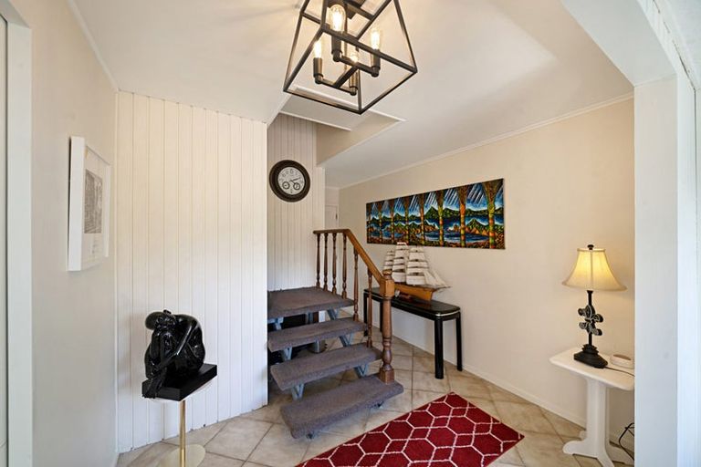 Photo of property in 18 Kitewaho Road, Swanson, Auckland, 0816