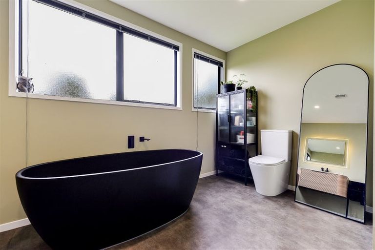 Photo of property in 6 Cemetery Road, Waiuku, 2123