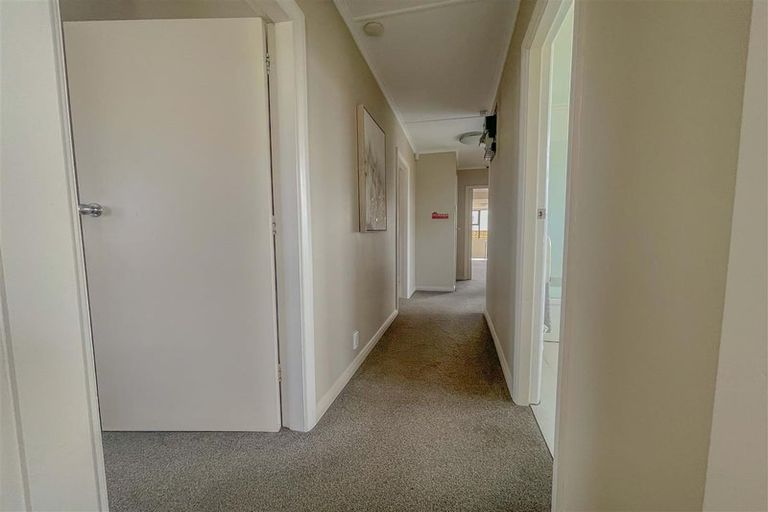 Photo of property in 4 Hollard Grove, Avalon, Lower Hutt, 5011