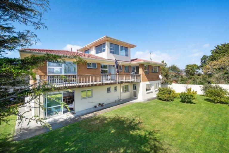 Photo of property in 15 Colin Wild Place, Glenfield, Auckland, 0629