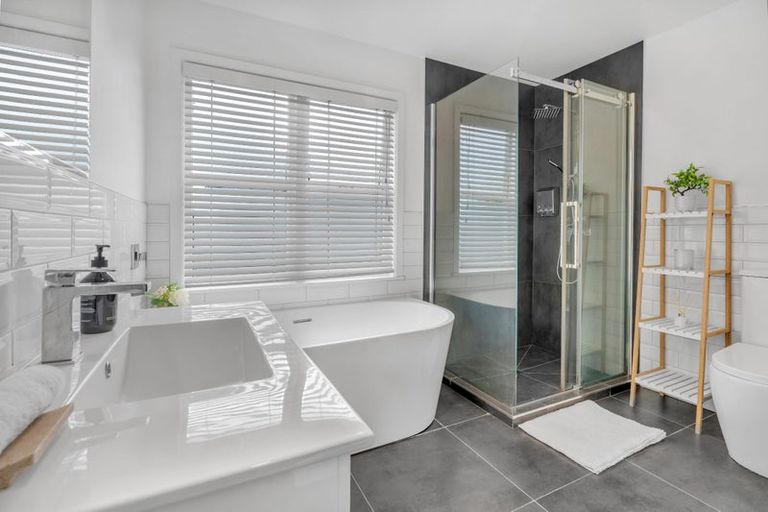 Photo of property in 1/109 Target Road, Totara Vale, Auckland, 0629