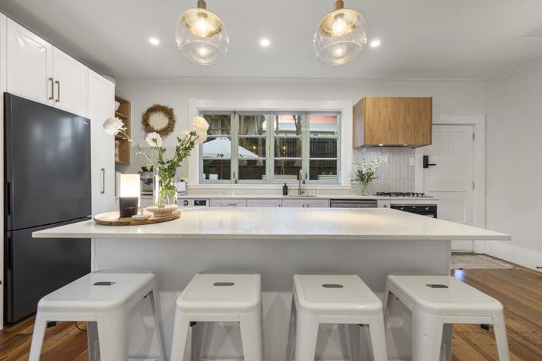 Photo of property in 2/55 Chislehurst Street, Henderson, Auckland, 0612