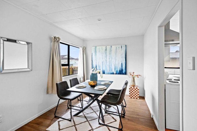 Photo of property in 2/17 Anglers Way, Wattle Downs, Auckland, 2102