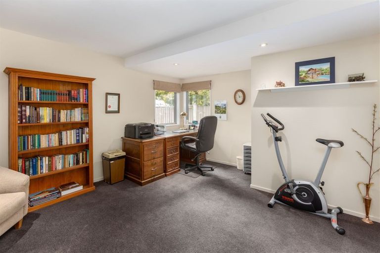 Photo of property in 10 Willowbrook Place, Fendalton, Christchurch, 8052