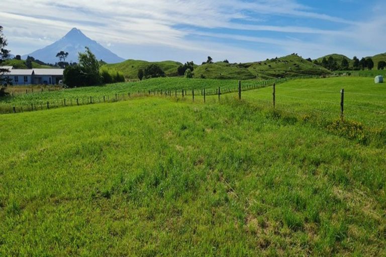 Photo of property in 206 Warea Road, Warea, New Plymouth, 4381