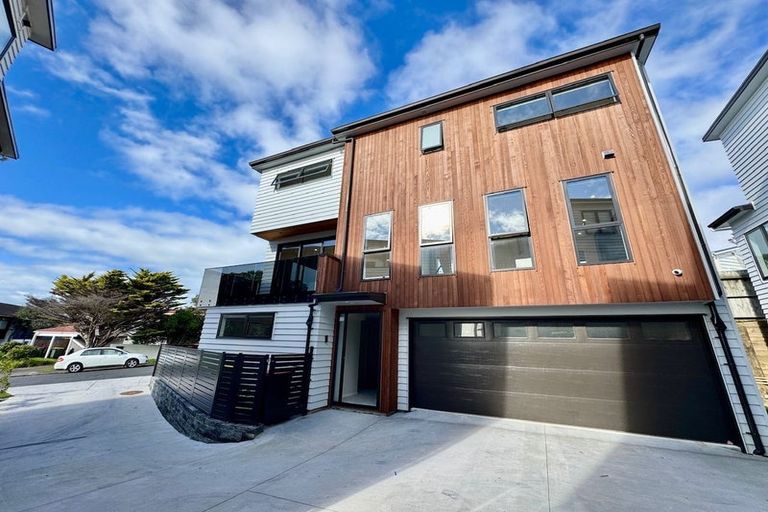 Photo of property in 1 Sandford Street, Campbells Bay, Auckland, 0630