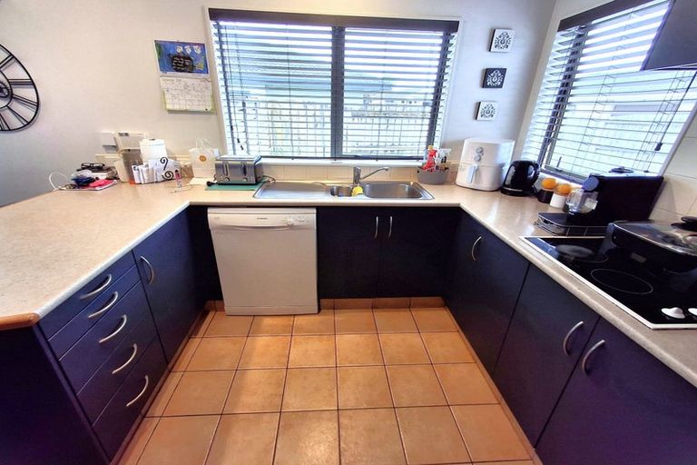 Photo of property in 32 Katerini Grove, Papamoa Beach, Papamoa, 3118