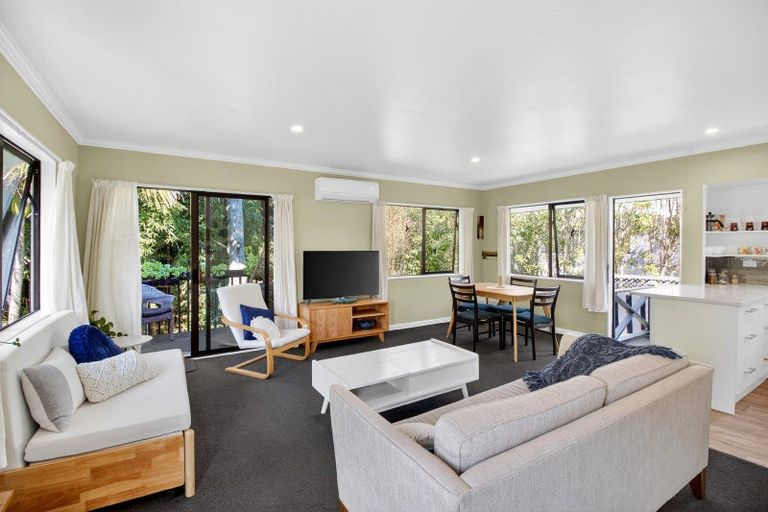 Photo of property in 2/43 Sabulite Road, Kelston, Auckland, 0602