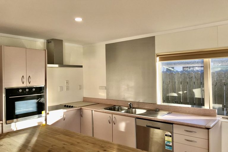 Photo of property in 2 Tullis Place, Burswood, Auckland, 2013