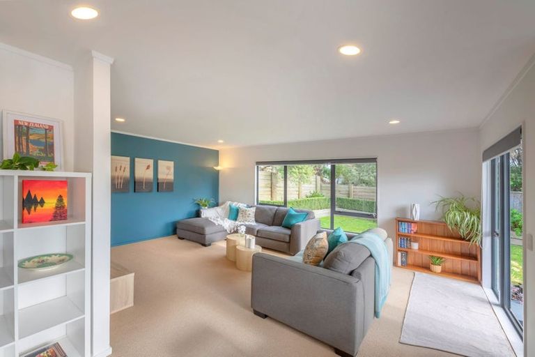 Photo of property in 2 Alister Way, Churton Park, Wellington, 6037