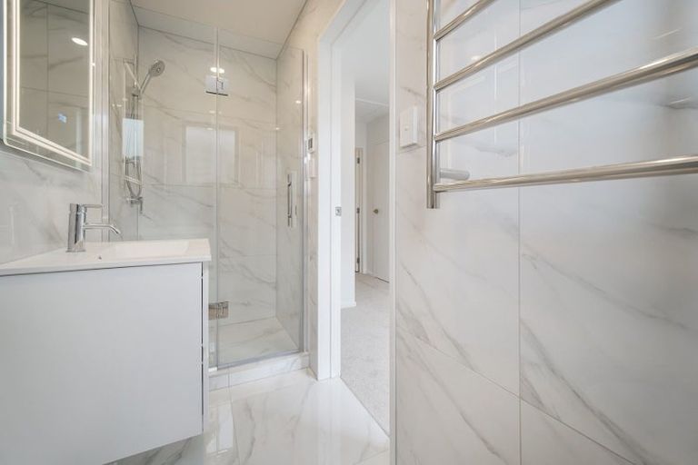 Photo of property in 2/11 Stottholm Road, Titirangi, Auckland, 0604