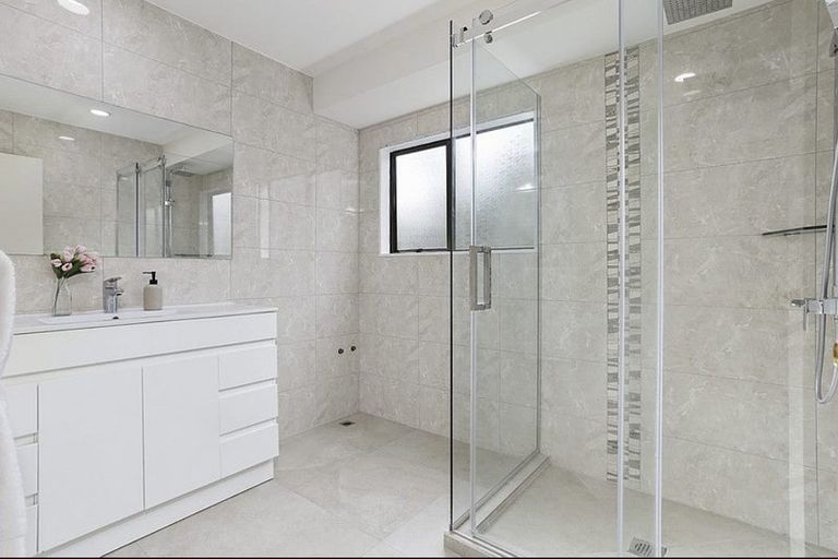 Photo of property in 2/41 Glenmore Road, Sunnyhills, Auckland, 2010