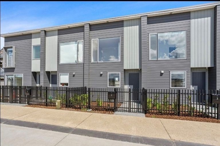 Photo of property in 5 Park Green Avenue, Rosehill, Papakura, 2113