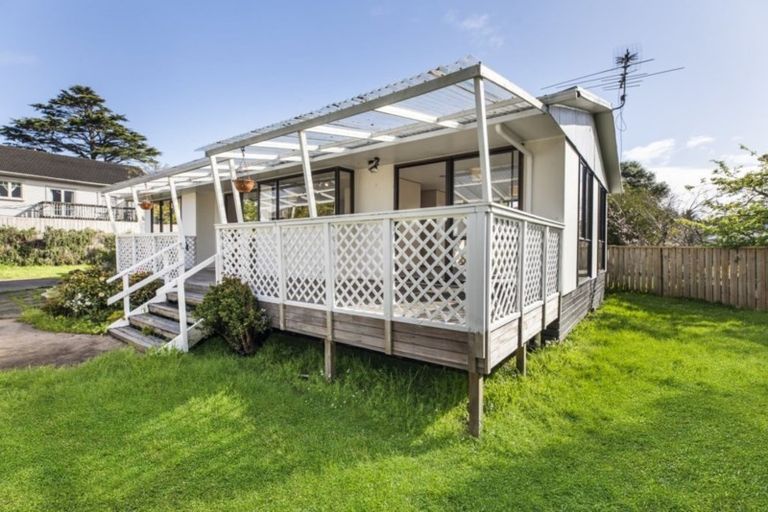 Photo of property in 1/3175 Great North Road, New Lynn, Auckland, 0600