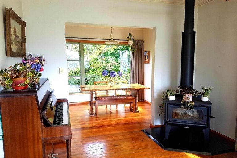 Photo of property in 2 Akatea Road, Korokoro, Lower Hutt, 5012