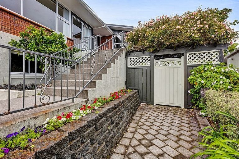 Photo of property in 14 Montana Place, Merrilands, New Plymouth, 4312