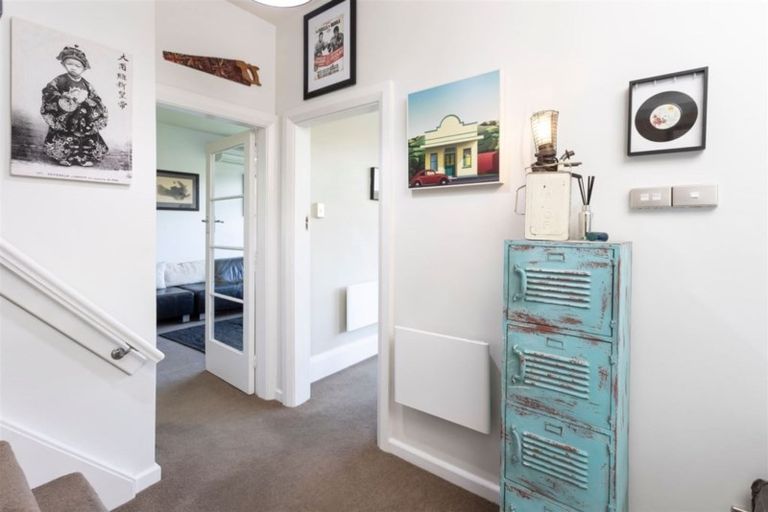 Photo of property in 100 Saint Andrews Square, Strowan, Christchurch, 8052