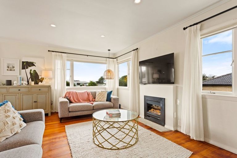 Photo of property in 84a Triangle Road, Massey, Auckland, 0614