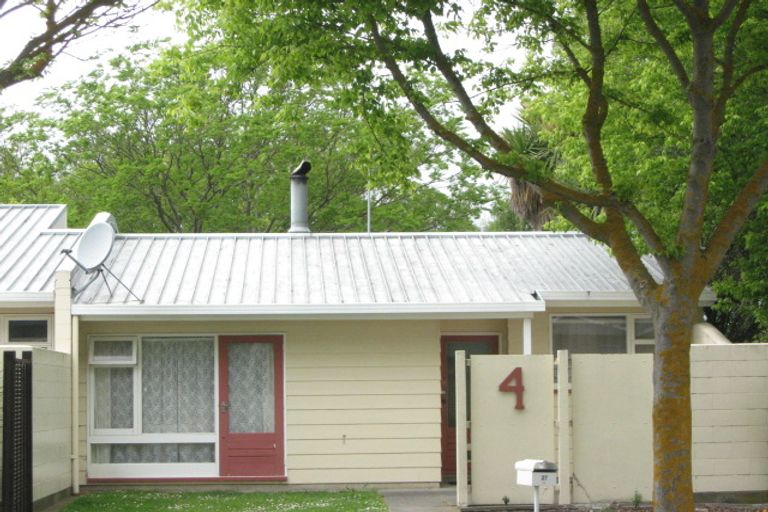 Photo of property in 4/27 Clivedon Place, Redwood, Christchurch, 8051
