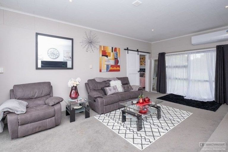 Photo of property in 18 Castle Street, Eltham, 4322